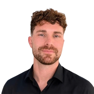 Stryker Watts, Campaigns & Media at Momentus Capital
